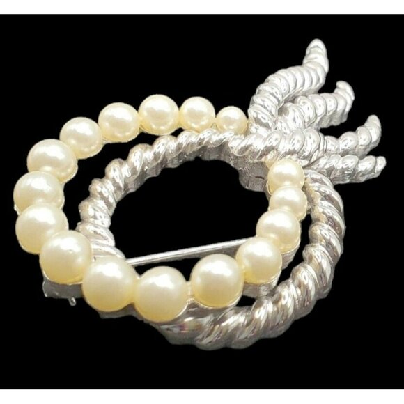 Crown Trifari Brooch Faux Pearl Silver Tone Wreath Rope Pin Twist Knot Layered - Picture 5 of 9